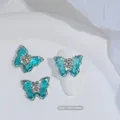 Detalle de dijes para uñas de mariposa de circón verde azulado con bordes de metal plata - Pieza única / Verde azulado(2372)