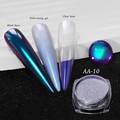 Détail de la poudre à ongles caméléon AA-10 sur bases noires et claires avec fini miroir - Caméléon Optique Bonbon 10 (AA-10)
