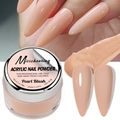 Dettaglio di polvere acrilica Pearl Blush con finitura nude scintillante su unghie lunghe - Fard Perlato (AC68)