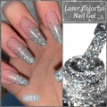 Esmalte gel láser plata -001- con lentejuelas intensas y detalle macro del pincel aplicador - Plateado Láser (01)