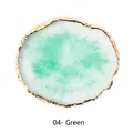 Macro shot of green resin agate palette with hammer-textured golden metallic rim - Round 4# Green / Round Resin Palette