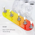 Détail de la base d'affichage d'ongles en acrylique dégradé avec supports argentés - Comprend 5 Supports d'Ongles / Rouge-Jaune Dégradé