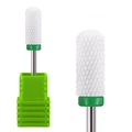 Détail macro de l'embout de ponceuse ongle en céramique blanche avec anneau vert - Texture Grossière Antipoussière (HD-22)