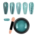 Détail du set de poudre à ongles chrome turquoise montrant des textures métalliques sur ongle - Style Bleu Vert (MCB19)