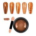 Détail macro de la poudre à ongles métallique bronze avec applicateur et échantillons texturés - Style Orange Éclatant Bronze (MCB20)