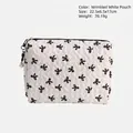 Gewatteerde witte stoffen clutch met zwarte strikprint en een elegante parelhanger - Zwart/Wit Strik Achthoekige Clutch