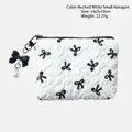 Gewatteerde witte make-uptas met zwarte strikprint en parelhanger, maat 14x10cm - Zwart/Wit Strik Zeshoekige Mini-tas