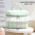 Trousse à maquillage à carreaux verts avec bord à volants et poignée tressée - Plaid Vert