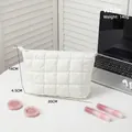 Quilted white cosmetic bag in soft nylon with dimensions 20x14x4.5cm and zipper closure - Milky White