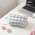 Zilveren gewatteerde cosmetische tas met stijlvolle plooien en maten 20x14x4.5cm - Zilver