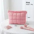 Neceser de viaje rosa acolchado con patrón de diamantes de 25x18x6cm de tamaño - Rosa