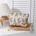 Cremefarbene Kosmetiktasche mit Gänseblümchen-Stickerei und Stoff-Logo-Etikett - Weiße Gänseblümchen Groß