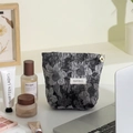 Trousse à maquillage en lin brodé de fleurs jacquard noires avec fermeture éclair dorée - Fleur 3D Noir Gris Petit