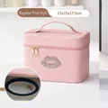 Roze PU make-up koffer met strass lippenpatroon en handvat, maat 23x15x17,5 cm - Gewoon Roze