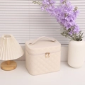 Beauty case trapuntato crema con specchio LED e doppia cerniera dorata da viaggio - 26X22X19cm / Bianco Trapuntato (Specchio LED)