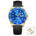 Dettaglio dell'orologio al quarzo PLADEN con quadrante blu e cinturino in gomma - Oro Blu
