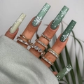 Detailed view of Christmas green gradient press-on nails with white snowflakes and gold rings - Green Gradient Snowflake Ring Set Style (XD-80-96)