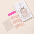 Detailansicht der French-Nägel mit 3D-Schleifen und Perlen im Original-Set-Paket - Französischer Bogen Perlen Stil (XH-95-12)