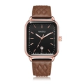Vista detallada de un reloj rectangular de oro rosa con esfera negra y calendario - Marrón y Negro (Correa Marrón/Caja de Oro Rosa)