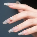 Uñas postizas largas tipo ataúd con degradado de purpurina plateada y perlas - Estilo de Degradado de Brillo Plateado con Perlas (3XE3-00001)