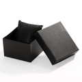 Boîte cadeau montre carrée noire mate avec coussin texturé et couvercle ouvert - Boîte d'emballage de montre (BOX2)