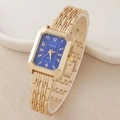 Montre quartz pour femme avec bracelet en acier doré et cadran carré bleu marine - Cadran Bleu (3)