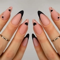 Unghie finte a mandorla rosa opaco con cuori neri e stile french manicure - Stile Cuore Francese Rosa Nudo Opaco (XM-104-23)