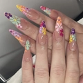 Unghie finte con motivi floreali colorati, forma a stiletto lunga e lucida - Stile Floreale Colorato Dipinto a Mano (XC-51-07)