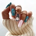 Unghie natalizie a bara blu e rosa con fiocchi di neve bianchi e trame a maglia 3D - Stile Fiocco di Neve Gnomo di Natale Sfumato Blu Bianco (XL-102-59)