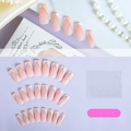 Faux ongles mats pêche avec blocs blancs et rayures dorées scintillantes élégantes - Style French Rose Nude Mat Avec Ligne Dorée (XE-94-92)