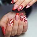 Unghie natalizie a pressione con strisce rosse bianche e fiocchi di neve in forma quadrata - Stile Coffin Fiocco di Neve Caramella Rosso Bianco Opaco (XG-101-15)