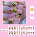 Uñas postizas tipo ataúd rosa con flores amarillas traslúcidas y detalles de cuentas doradas - Rosa Con Estilo De Flor Amarilla (BKS3750)