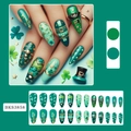 Unghie finte verdi per San Patrizio con motivi a trifoglio e glitter dorati - Trifoglio Portafortuna Verde (BKS3858)