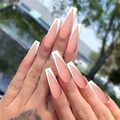 Unghie finte lunghe a bara rosa nudo con punte French a V di colore bianco - Stile francese a V bianco (BKS532)