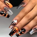 Dettaglio di unghie finte per Halloween con ragnatele, zucche e decorazioni a goccia - Stile Classico di Halloween (YS326)