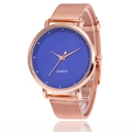 Montre à quartz minimaliste avec bracelet en maille or rose et cadran bleu marine - Bleu