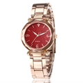 Montre à quartz pour femme en or rose avec cadran rouge scintillant et bracelet métal - Rouge