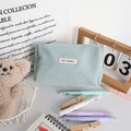 Detail der hellblauen Cord-Tasche mit May Rabbit Label und weicher Texturierung - Hellblaugrau