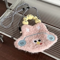 Borsa a tracolla in peluche rosa con design mostro, manico giallo e dettagli ricamati - Coniglio Rosa