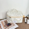 Detail of off-white quilted cosmetic bag with bow patterns and sturdy handle - Small Bowknot Cream White