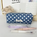 Trousse à crayons bleue en toile à pois avec fermeture éclair et étiquette logo - Pois Bleu Clair