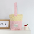 Detailansicht der gesteppten Wolken-Tasche in Rosa und Gelb mit Wellenstruktur - Gelb und Rosa Patchwork (Ohne Anhänger)