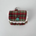 Nahaufnahme der Mini-Kopfhörertasche aus rotem Plaid mit feiner weißer Spitze und Knopf - Wolle Rot Karo