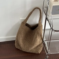 Sac fourre-tout en laine marron avec texture pelucheuse pour un style automnal - Laine Marron