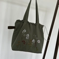Borsa tote verde oliva con ricami floreali, chiusura a coulisse e manici lunghi - Verde Scuro