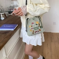 Sac bandoulière en nylon vert clair avec broderies de forêt et cordon tressé noir - Broderie de Feuilles et de Champignons / Vert Haricot
