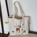 Bolso tote de lona color crema con bordado de animales del bosque y detalle de correa - Bordado Ciervo Cordón / Beige