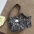 Borsa tote in tela leopardata con pochette coordinata ed etichetta bianca cucita - Leopardo Grigio Regolabile (Con Portamonete)
