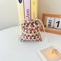 Dettaglio del motivo a tulipano su borsa a coulisse in velluto e corda di cotone - Velluto a Coste Fiore Rosso Piccolo