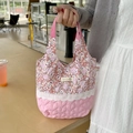 Borsa trapuntata rosa con cuori, patchwork floreale e bordo in pizzo bianco - Patchwork Floreale Rosa e Cuore Rosa